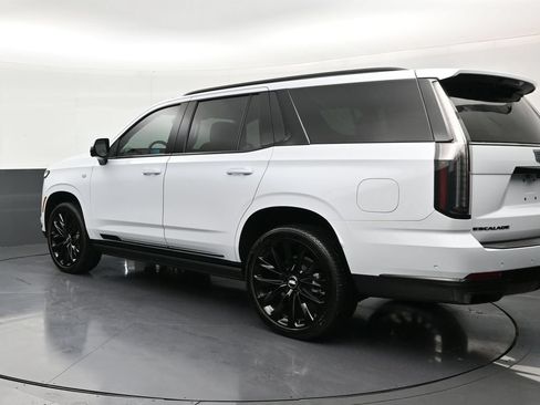 Used 2026 Cadillac Escalade Platinum Sport w/ LPO, ONYX Package AWD/4WD image 3