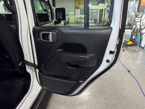 Used 2026 Jeep Gladiator Mojave AWD/4WD image 16