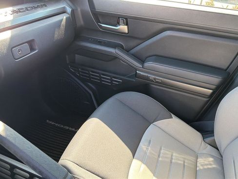 Used 2024 Toyota Tacoma TRD Sport w/ TRD Sport Upgrade Package image 4