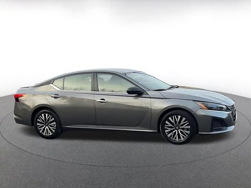 Used 2025 Nissan Altima 2.5 SV image 16