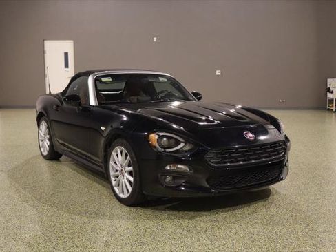 Used 2017 FIAT 124 Spider Lusso RWD image 1