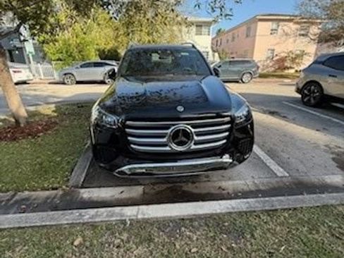 Used 2025 Mercedes-Benz GLS 450 4MATIC image 2