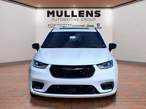 New 2026 Chrysler Pacifica Select FWD image 2