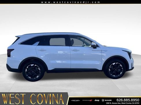 Used 2024 Kia Sorento S FWD image 12