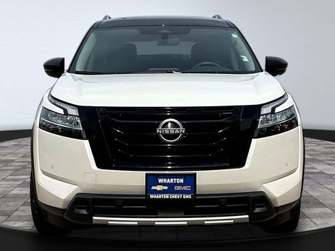 Used 2024 Nissan Pathfinder SL FWD image 3