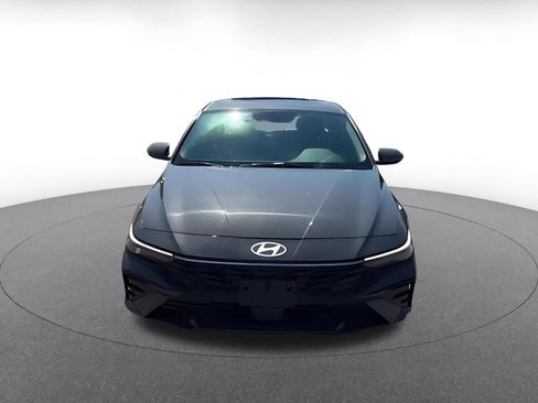 Used 2025 Hyundai Elantra Limited FWD image 2