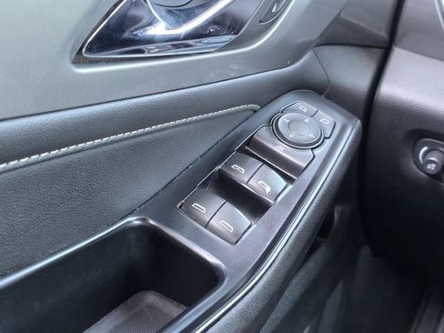 Used 2023 Chevrolet Traverse LT image 16