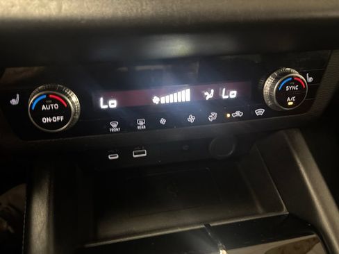 Used 2022 Mitsubishi Outlander SE AWD/4WD image 16