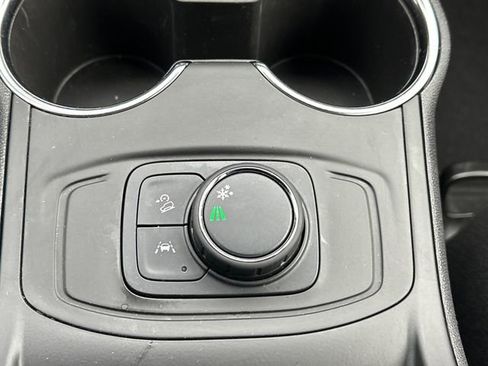 Used 2024 GMC Terrain SLE FWD image 23