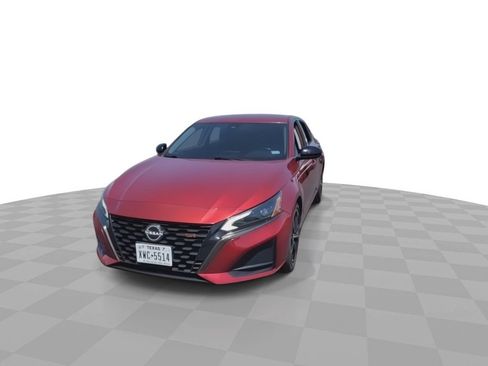 Used 2023 Nissan Altima 2.5 SR FWD image 3