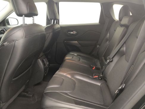 Used 2019 Jeep Cherokee Limited AWD/4WD image 18