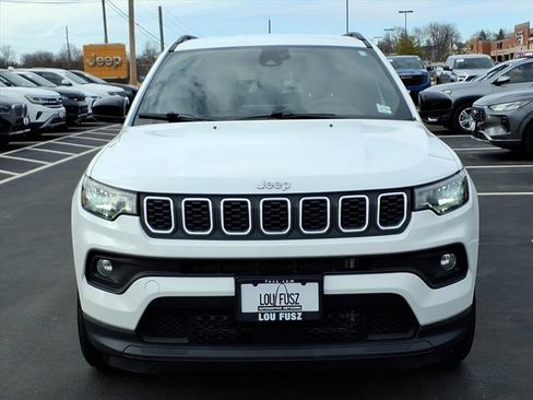 Used 2024 Jeep Compass Latitude image 31