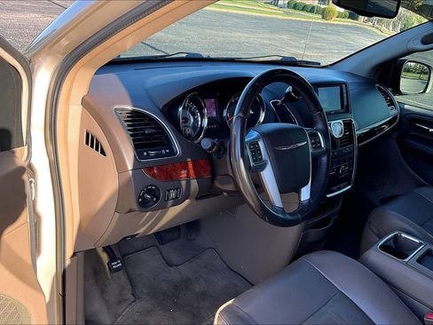 Used 2012 Chrysler Town & Country Touring w/ Entertainment Group #1 image 17