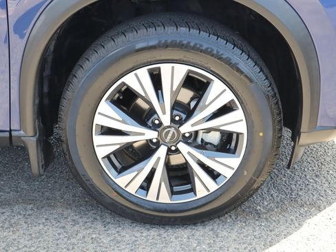 Used 2023 Nissan Rogue SV FWD image 10