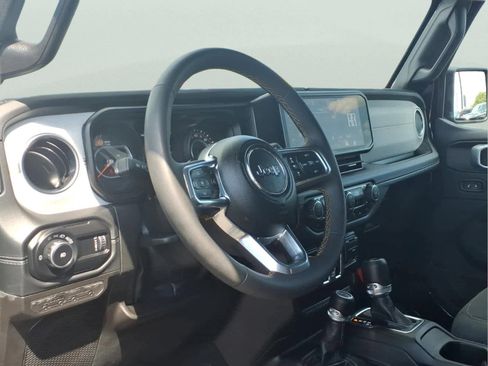 Used 2025 Jeep Wrangler Unlimited Sport AWD/4WD image 14