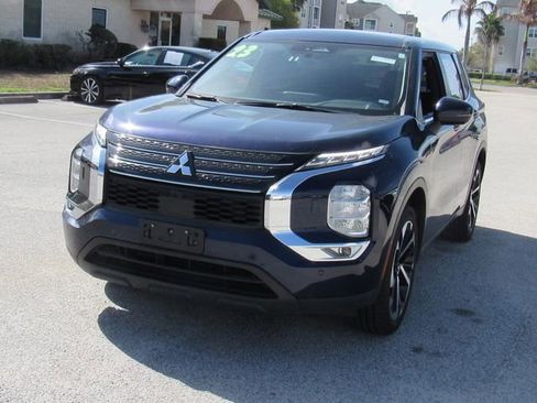Used 2023 Mitsubishi Outlander SE image 8
