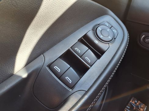 Used 2021 Buick Encore GX Preferred w/ Sport Touring Package FWD image 17