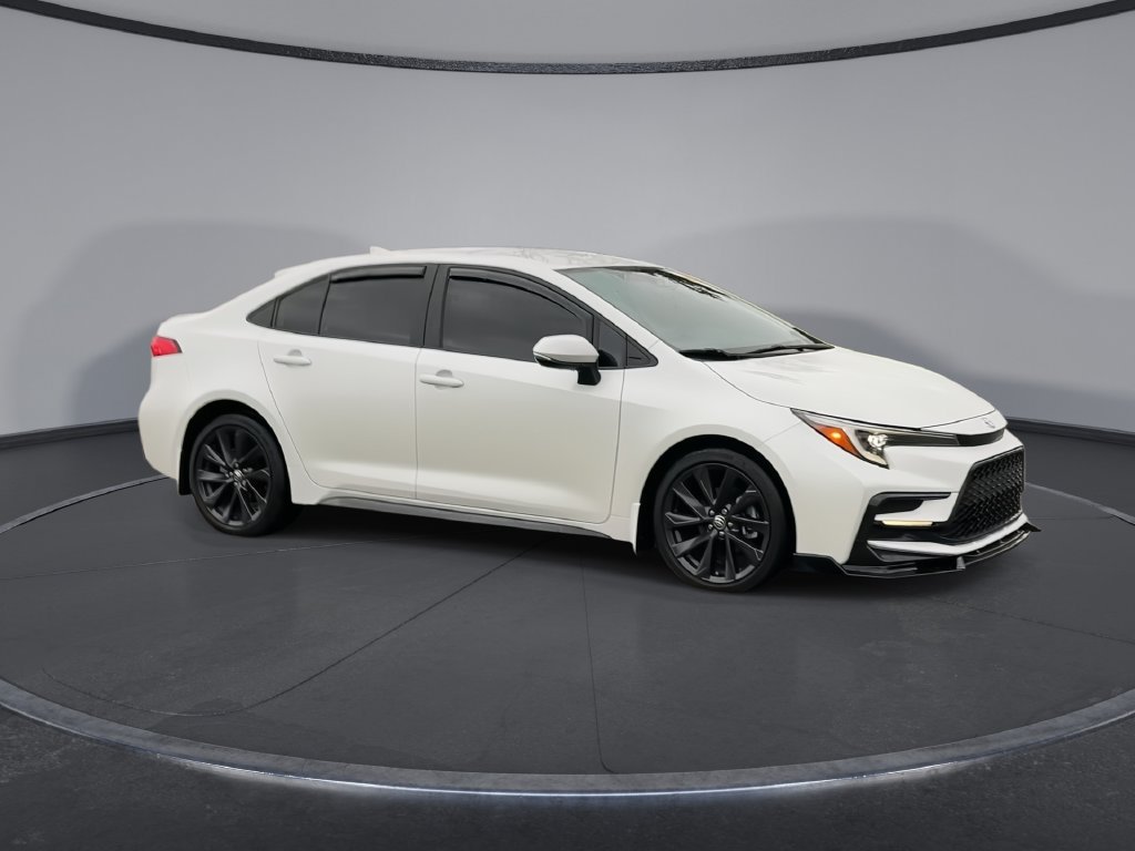 Used 2024 Toyota Corolla SE FWD image 2