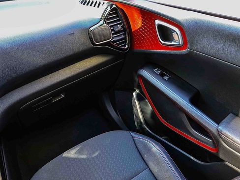 Certified 2023 Kia Soul GT-Line image 18