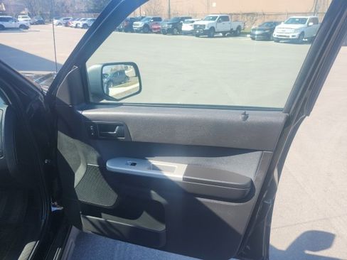 Used 2010 Ford Escape XLT image 10