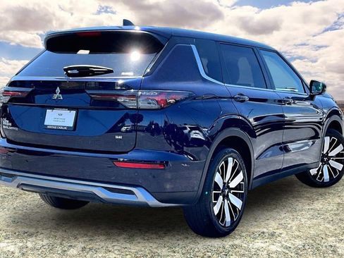Used 2025 Mitsubishi Outlander SE AWD/4WD image 5