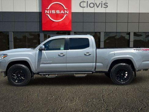 Used 2018 Toyota Tacoma TRD Sport AWD/4WD image 6
