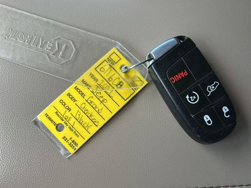 Used 2022 Jeep Grand Cherokee Laredo E w/ Security & Convenience Group AWD/4WD image 31