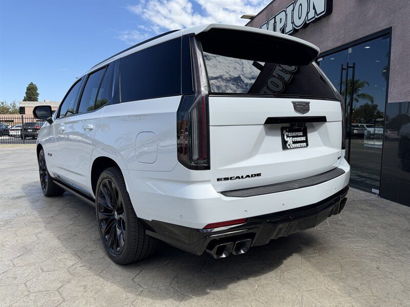Used 2026 Cadillac Escalade V w/ LPO, ONYX Package AWD/4WD image 8