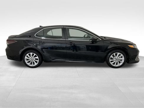 Used 2024 Toyota Camry LE image 6