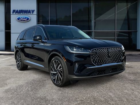 Used 2025 Lincoln Aviator Reserve w/ Equipment Group 201A AWD/4WD image 2