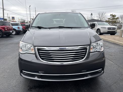 Used 2015 Chrysler Town & Country Touring w/ Driver Convenience Group image 13