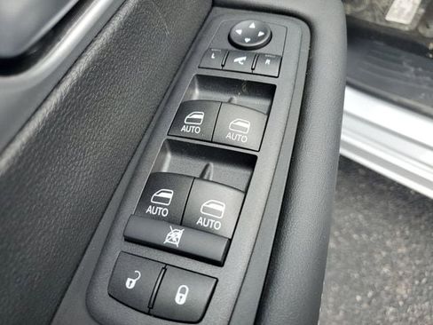 New 2026 Chrysler Pacifica Limited w/ Uconnect Theater Family Group image 22