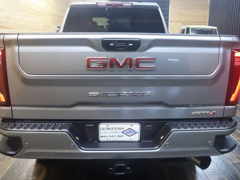 Used 2025 GMC Sierra 2500 AT4 image 4