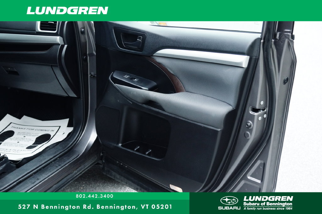 Used 2019 Toyota Highlander LE AWD/4WD image 9