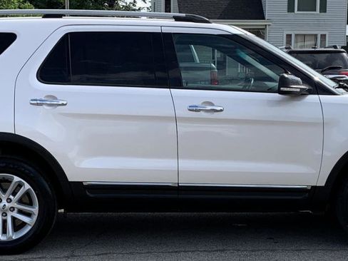 Used 2015 Ford Explorer XLT w/ Equipment Group 202B AWD/4WD image 6