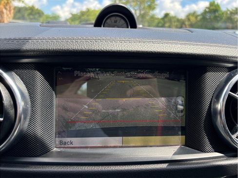 Used 2013 Mercedes-Benz SL 550 image 28
