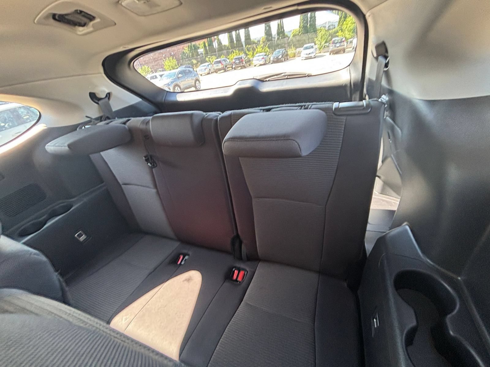 Used 2025 Toyota Highlander LE FWD image 29