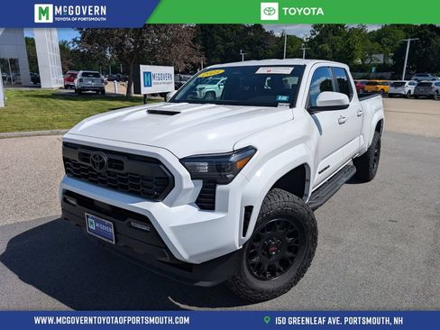 Used 2025 Toyota Tacoma TRD Sport AWD/4WD image 1