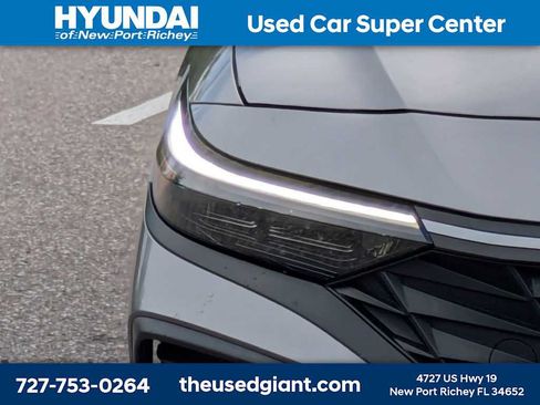 Used 2024 Hyundai Elantra SE FWD image 9