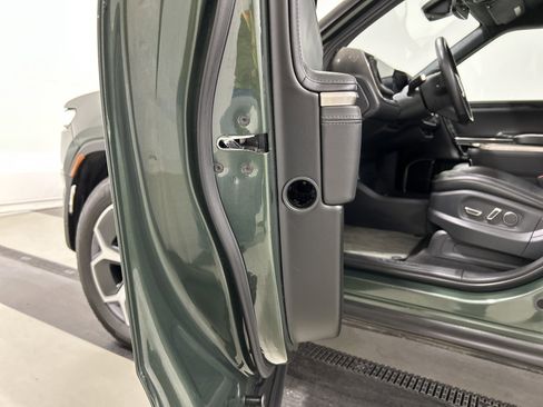 Used 2022 Rivian R1T Adventure AWD/4WD image 30