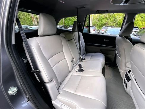 Used 2020 Honda Pilot Touring image 21