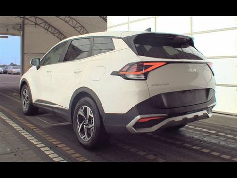 Used 2023 Kia Sportage LX FWD image 3