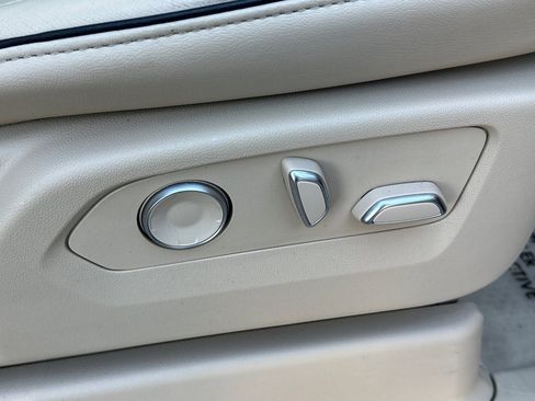 Certified 2024 Cadillac Escalade Premium Luxury image 22