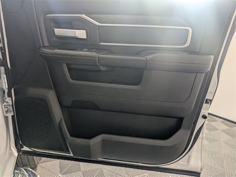 Used 2024 RAM 2500 Big Horn image 33