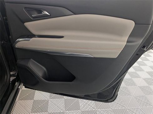 Used 2025 Chevrolet Traverse LT image 33