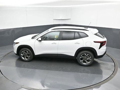 New 2026 Chevrolet Trax LT w/ Driver Confidence Package image 19