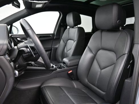 Certified 2026 Porsche Macan AWD/4WD image 5