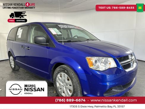 Used 2019 Dodge Grand Caravan SE image 2