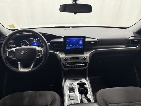 Used 2020 Ford Explorer XLT w/ Comfort Package image 16