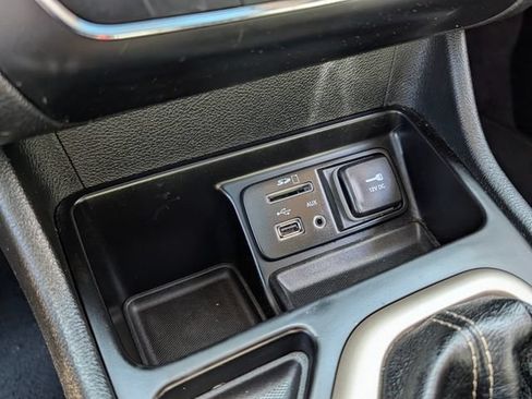 Used 2016 Jeep Cherokee High Altitude w/ Luxury Group FWD image 26